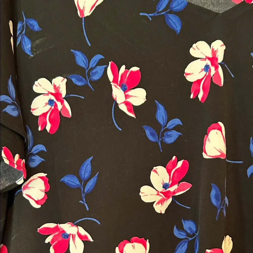 Calvin Klein Top with Pink and Blue Floral Design - Picture 4 of 9
